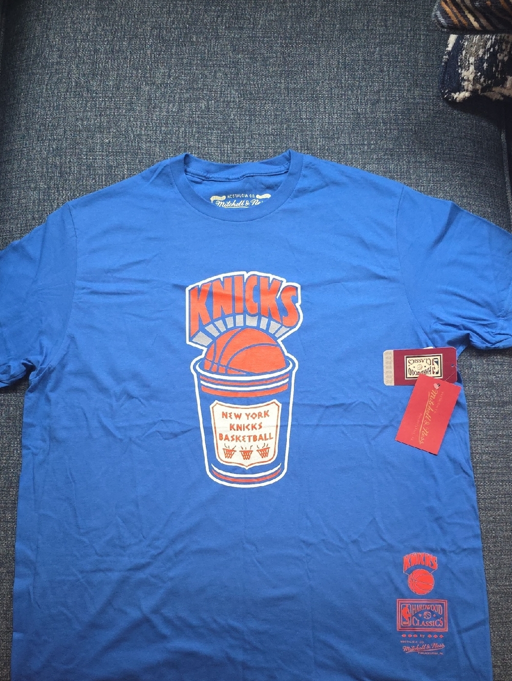NY Knicks Mitchell & Ness Royal Blue Tee with Cream Logo Print Size L